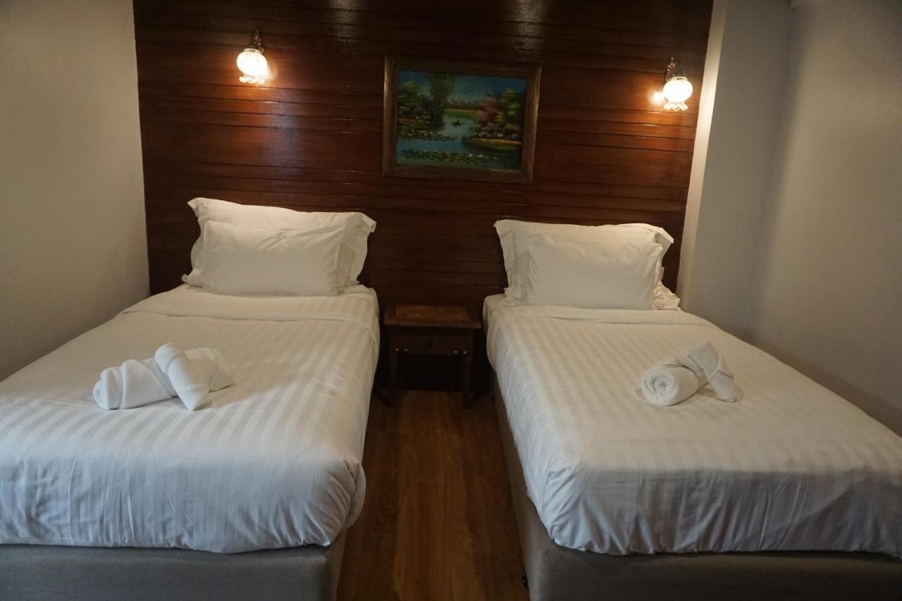 Ingmon House Hotel Chiang Mai Bagian luar foto